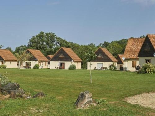 Idyllic Holiday Home in Lacapelle-Marival with Garden gîte à louer Gibrat