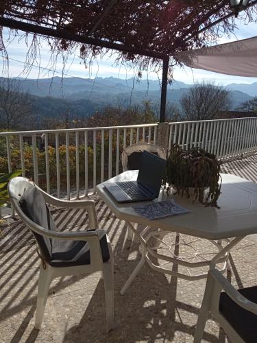 Casa MiraXurés con vistas a la Sierra del Xurés