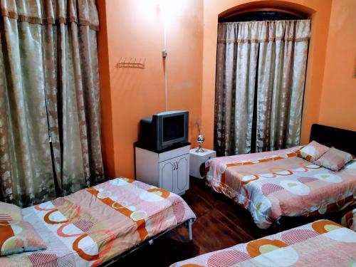 Family Room image 3