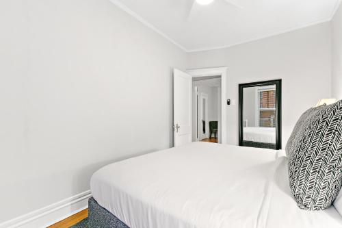 Indulging 2-Bedroom Condo Unit in Festive Boystown