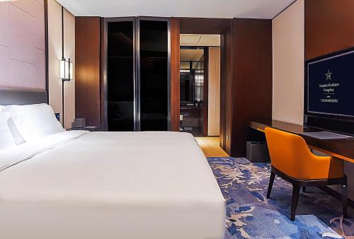 277969013 Kempinski Residences Guangzhou - Free shuttle between hotel and Exhibition Center during Canton Fair & Exhibitor registration Counter