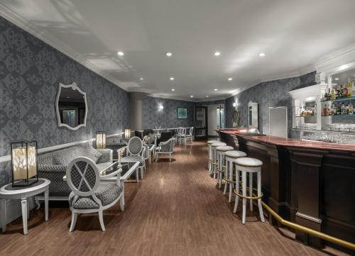 Sarovar Portico Surajkund Faridabad - 레스토랑