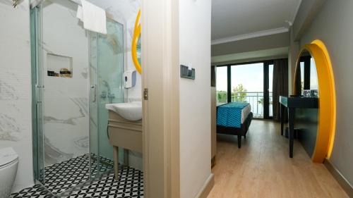 Double or twin room, deluxe, sea view