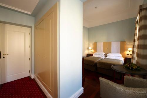 Grand Hotel Piazza Borsa - image 6