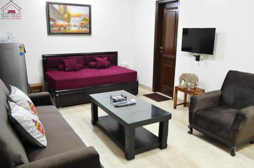 Furnished 1 Bedroom Independent Apartment 5 in Greater Kailash - 1 Delhi with Balcony