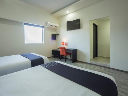Smart Hotel Monterrey – Monterrey, MO
