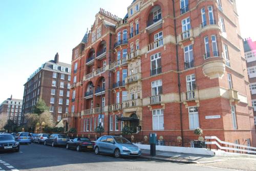 The London Agent - Hurlingham Mansion Flat SW6
