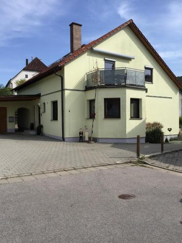 Ferienwohnung Ernst - Apartment - Riedenburg