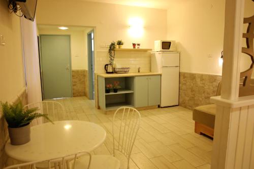 virtuve, Bait Alfa Kibbutz Country Lodging in Bet Alfa
