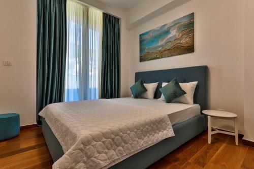 Royal Montesun Apartments - image 2