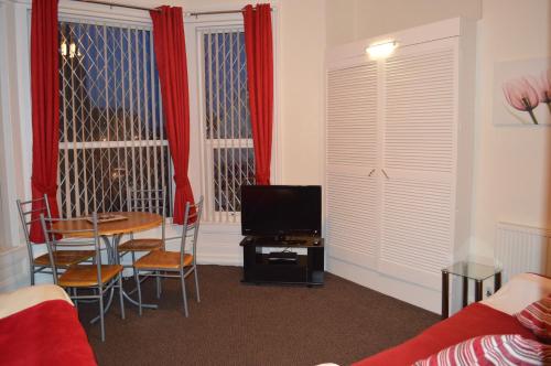 Ayrton House Holiday Apartments - image 14