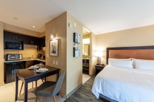 Holiday Inn Express & Suites Riverport Richmond