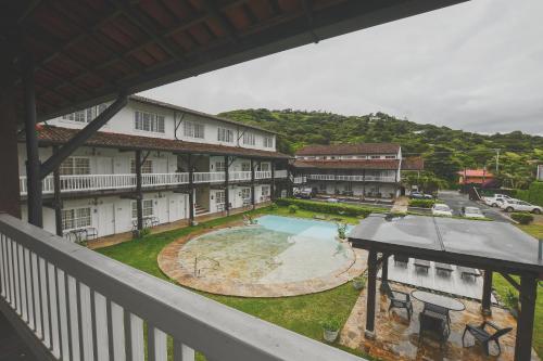 Exterior view, Hotel Luisiana in Santa Ana