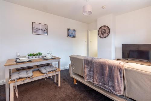 Worcester City Centre - New Street C - 1 Bed Apartment - image 3
