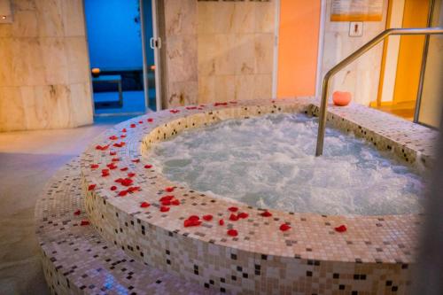 Paradise Park Fun Lifestyle Hotel - image 4