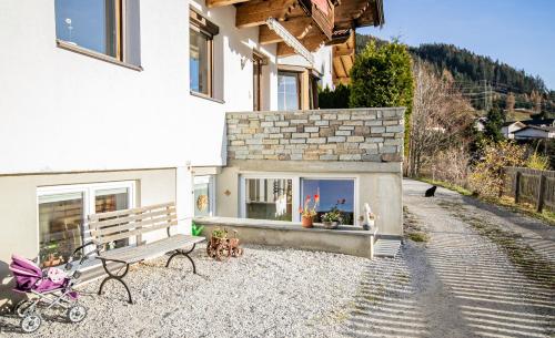 Hotelli välisilme, Ferienwohnung mit Terrasse in Steinach am Brenner
