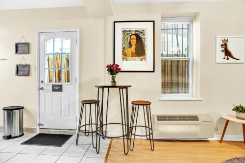Downtown Design Studio + Patio by A.C.T.