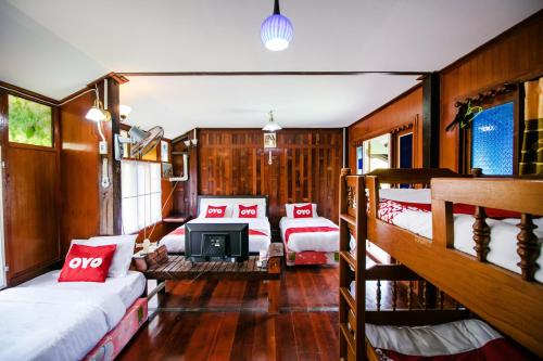 Guestroom, OYO 402 Raknatee Resort near Banglen Hospital