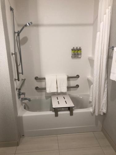 Standard King Room with Mobility Accessible Tub