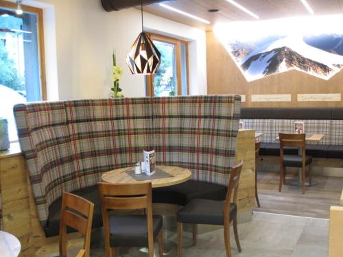 Restaurant, Alpenapart Gruner in Dorf