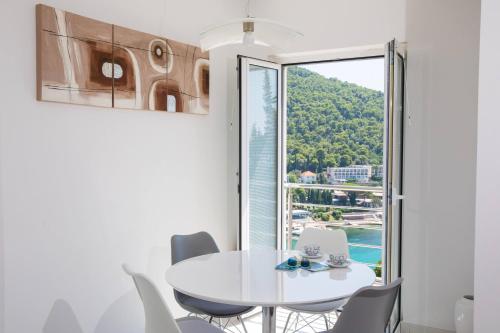 Apartment Vista 2 - main image