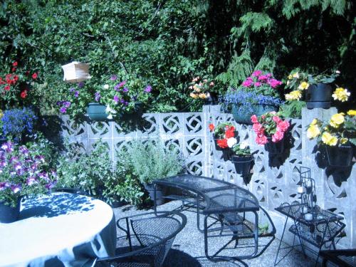 Misty Meadows B&B in Langford, Canada