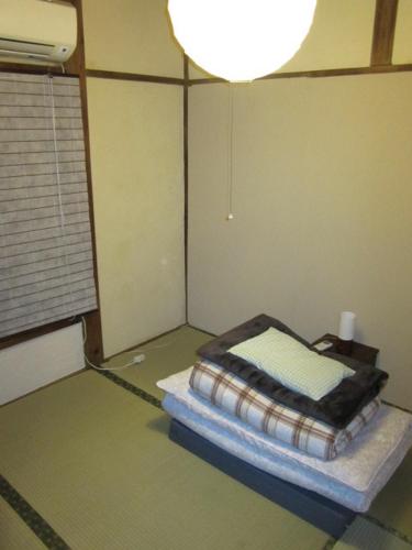 Taito Ryokan Stop at Taito Ryokan to discover the wonders of Tokyo. The hotel offers a wide range of amenities and perks to ensure you have a great time. Facilities like luggage storage, laundry service are readil