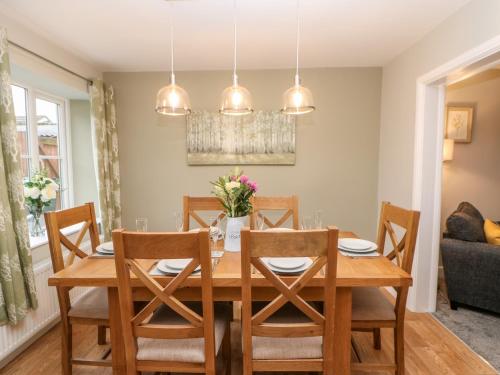 October Cottage - image 3