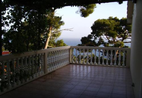 Apartments Var - with nice garden - image 2