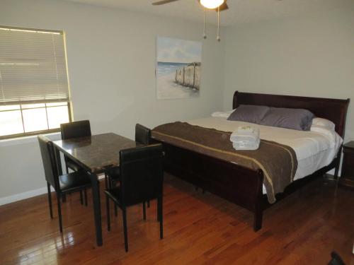 5 STAR Atlanta Harsfield Guesthouse - Apartment - College Park