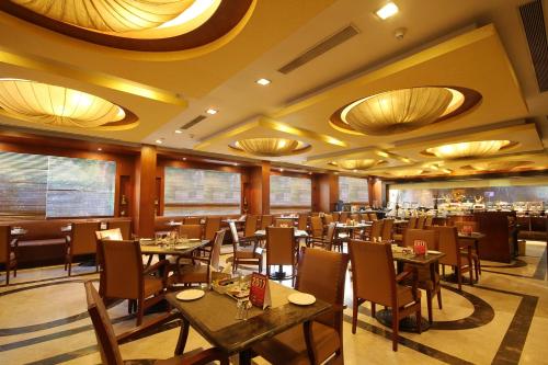 Restaurant, Fortune Select JP Cosmos Bengaluru in Bangalore