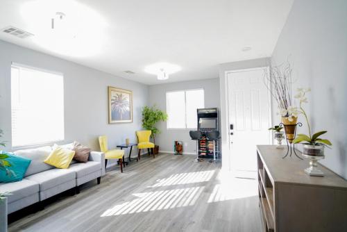 Ultra Modern Las Vegas Home 20min From The Strip - image 13
