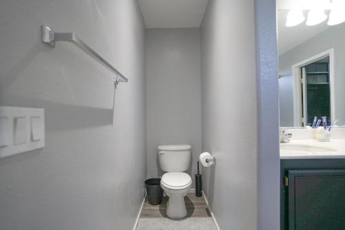 Ultra Modern Las Vegas Home 20min From The Strip - image 7
