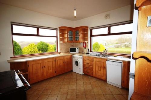 Pooreen House - image 2