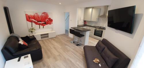 Newly Converted 1-bed Flat Close To Underground, Ruislip, London