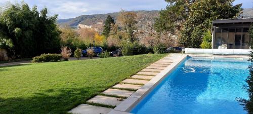 La Parenthèse, Rez de jardin indépendant, 4 étoiles (La Parenthese, Rez de jardin independant, 4 etoiles) in Fleurieu-sur-Saone (Rhone-Alpes)