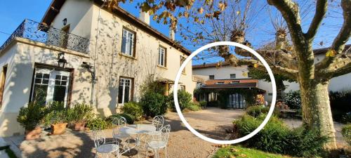 La Parenthèse, Rez de jardin indépendant, 4 étoiles (La Parenthese, Rez de jardin independant, 4 etoiles) in Fleurieu-sur-Saone (Rhone-Alpes)