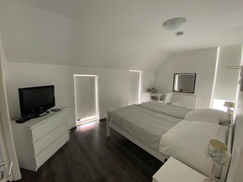 2 twin beds