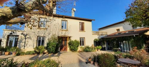 La Parenthèse, Rez de jardin indépendant, 4 étoiles (La Parenthese, Rez de jardin independant, 4 etoiles) in Fleurieu-sur-Saone (Rhone-Alpes)