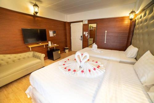 room detail thumbnail 2