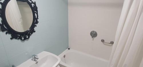 Hugo Beach Hotel - image 12