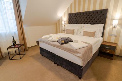Triple Room with Shower image 5