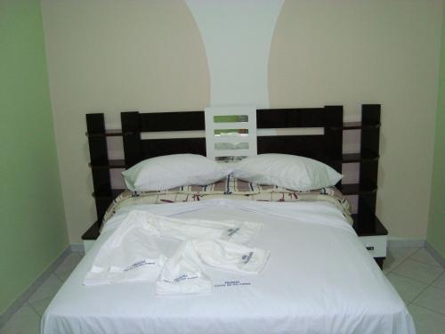1 double bed, 1 twin bed