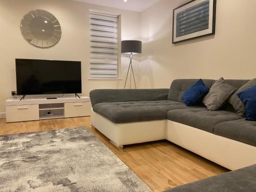 2 Bed 2 Bathroom Luxury Apartment!! Free Parking!!, , Hertfordshire