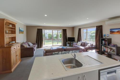 Leigh Cottage Manapouri in Manapouri