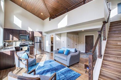 Newly built Modern Chalet at Mt. Hood Village thumb 2