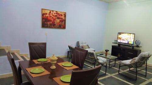 2 bedrooms, 4 beds