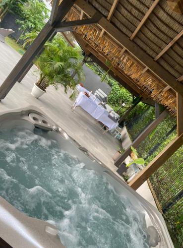 Spa, villa Lorenza in Petit-Bourg