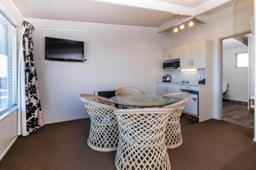 Twin Peaks Lakeside Inn in Taupo