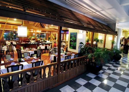 Ресторант, Summit Parkview Hotel in Янгон